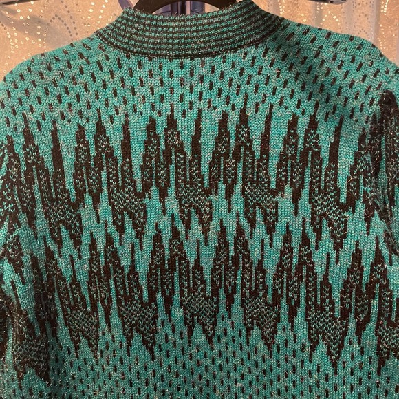 VINTAGE| NEW WANG KONG CO| WOMENS SWEATER| 22x25 1/2‎ - Picture 8 of 8